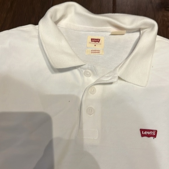 LEVI'S | polo shirt tee white size Medium, standard fit golf shirt​ - Picture 3 of 6
